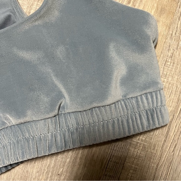 ALO Velour glimmer scoop neck bra - Picture 7 of 9